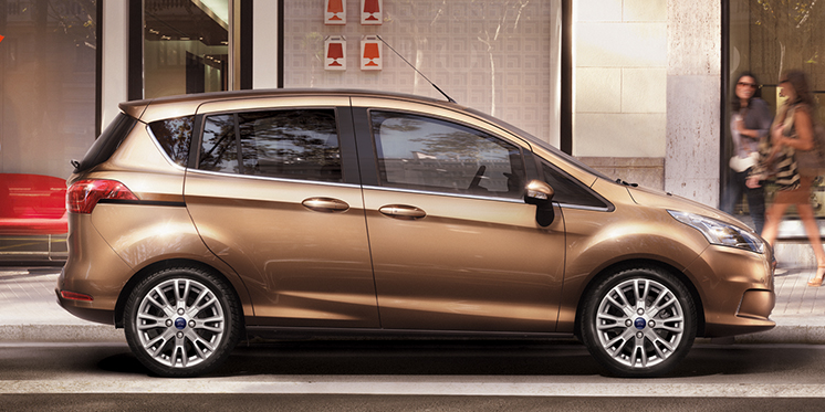 Kadınların Tercih Ettiği Araba Modelleri ve İsimleri 2024